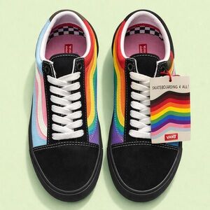 Vans Rainbow Old Skool Pride Sneakers - Size 10 🌈 NWT